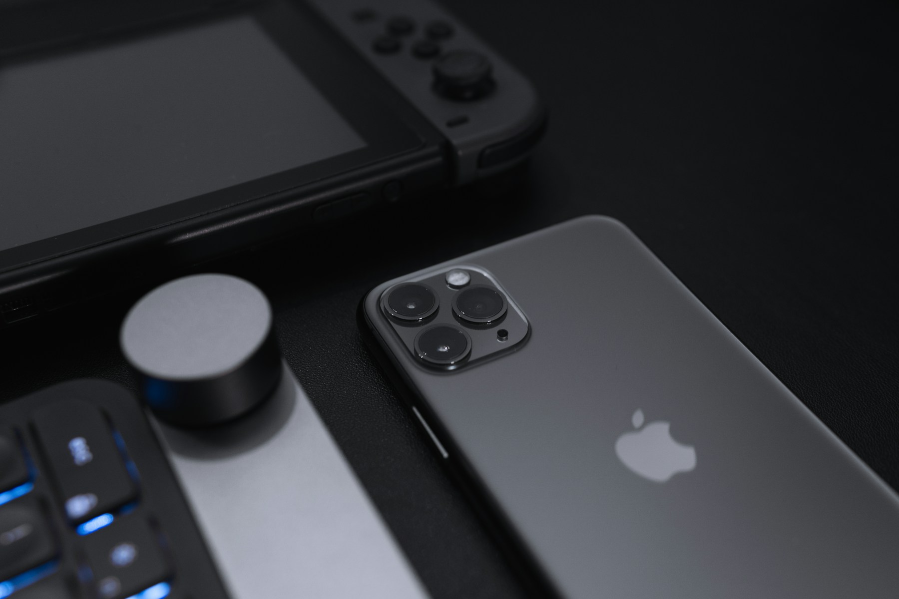 black and silver nintendo switch