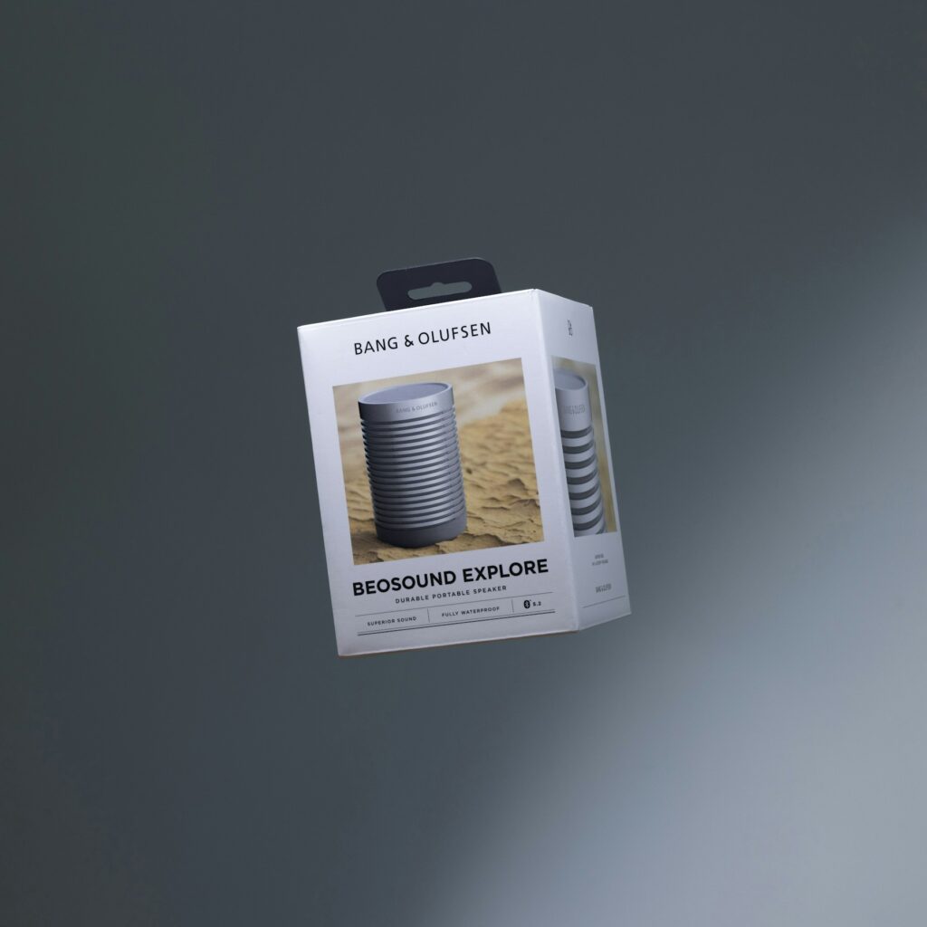 A picture of a box with a picture of an object in it